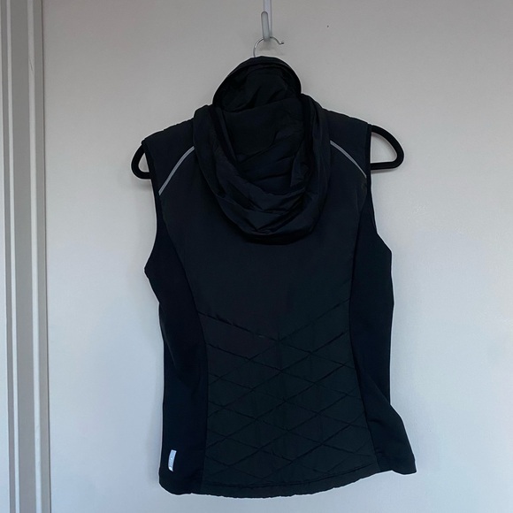 Women’s Zella black vest, zip up + hood, size medium + black. great condition. - Picture 6 of 6